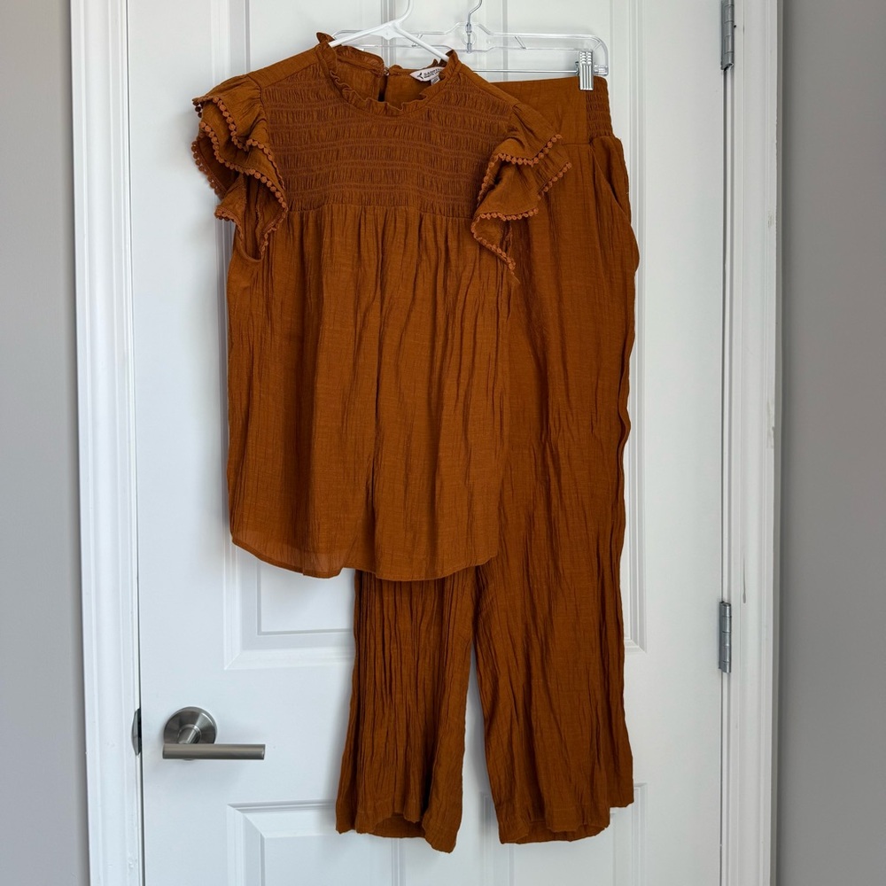 Nanette Lepore crop pants set, brown/copper/burnt orange color. Size medium.